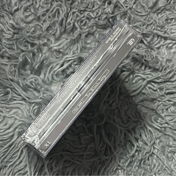 Taylor Swift The Tortured Poets Department The Black Dog Collector’s Edition CD - Picture 3 of 3